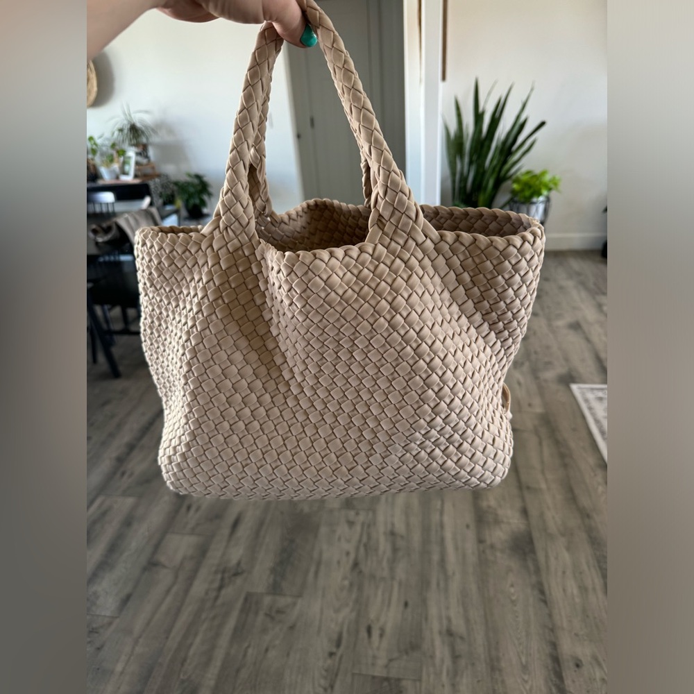 Naghedi medium bag.
